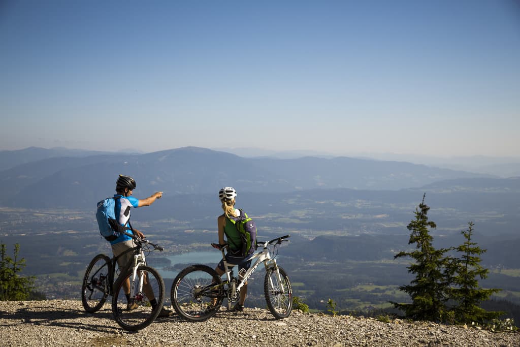Mountainbike-Aussicht-auf-Faaker-See_Region-Villach-Tourismus-GmbH_Martin-Steinthaler
