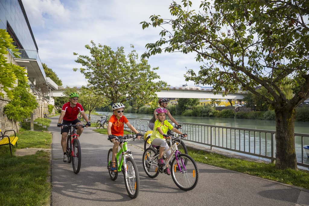 Drauradweg_Villach_Region-Villach_-c-Martin-Steinthaler_Region-Villach-Tourismus-GmbH_Martin-Steinthaler